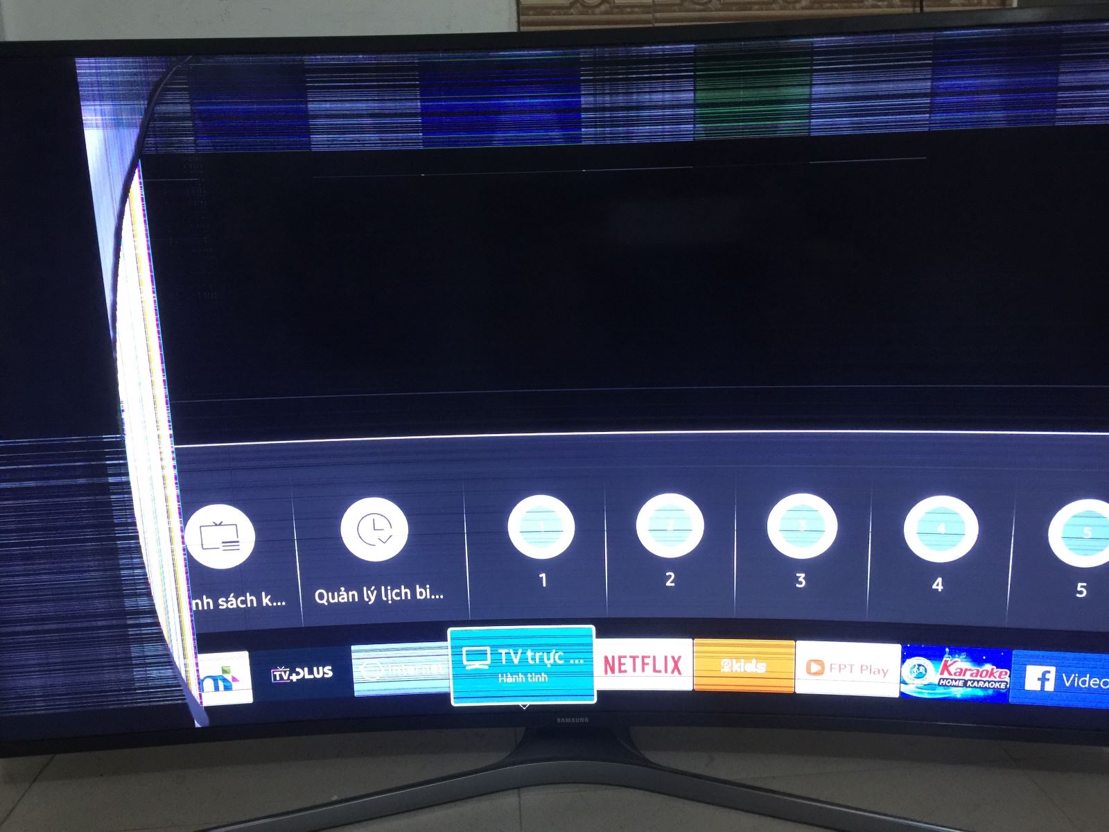 thay màn hình tivi samsung bị vỡ giá bao nhiêu?